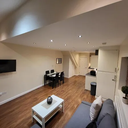 Great Apartment Next To Tooting Bec Tube Station!